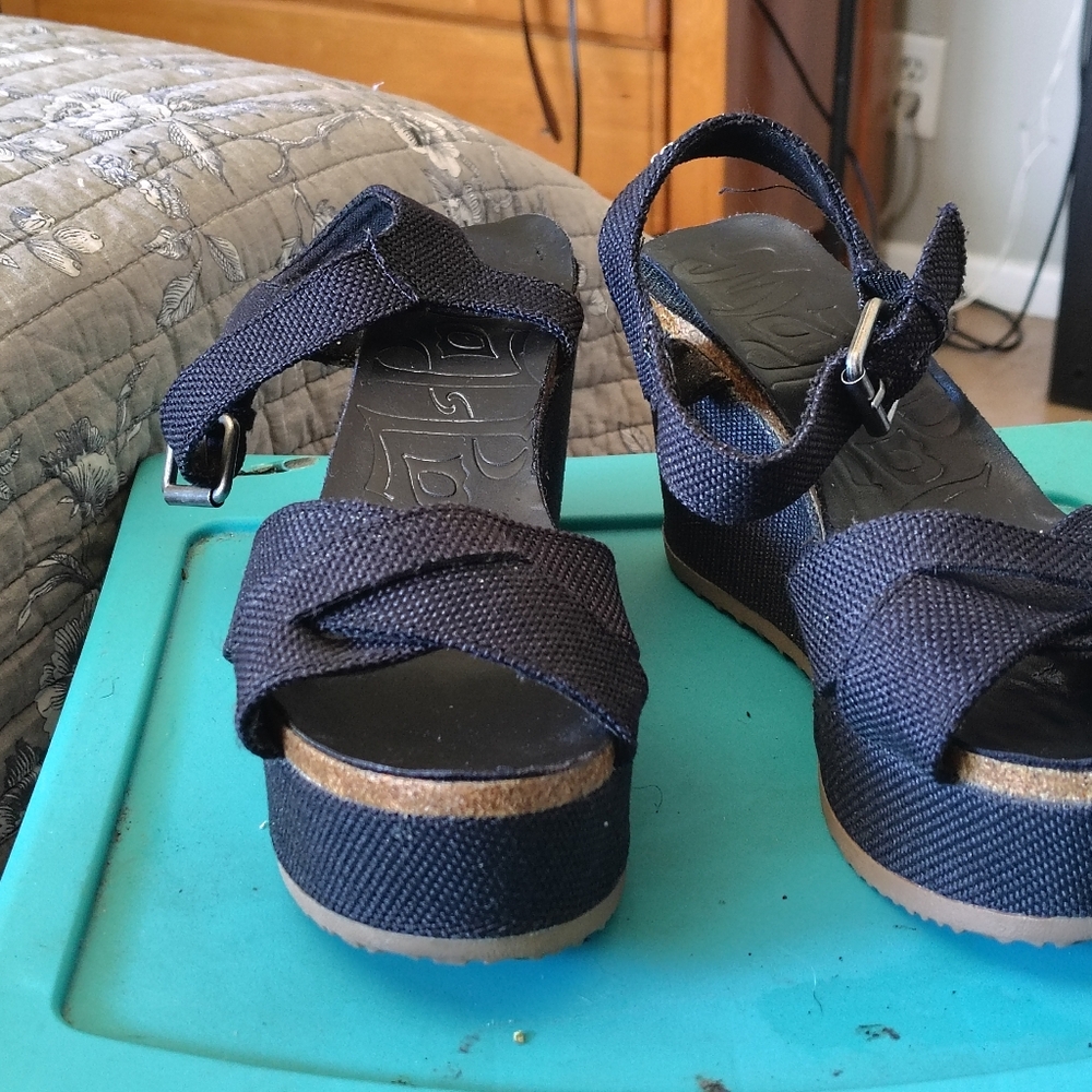 Women's Black Platform Sandals